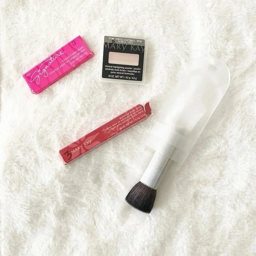 Mary Kay bundle highlighting powder, matte lip color stick, & cheek color, brush